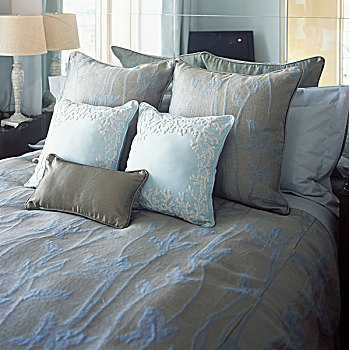 双人床,米色,蓝色,床罩,垫子,正面,镜子