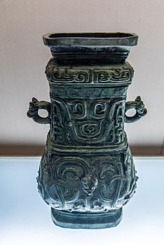 上海博物馆的春秋早期龙纹方壶