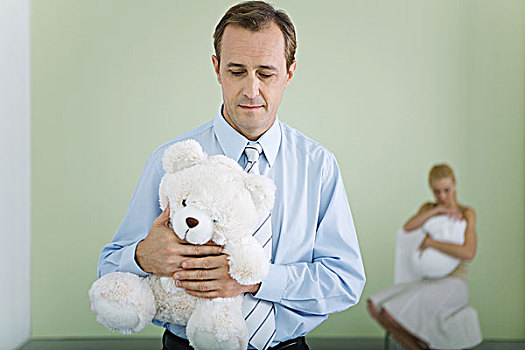 新爸爸,拿着,泰迪熊,俯视,妻子,抱孩子,背景