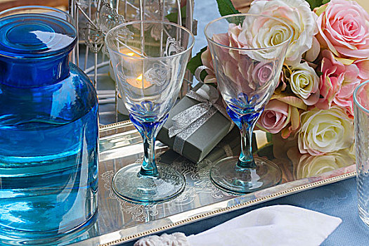 香槟,桌子,两个,空,香槟酒杯,玫瑰,花