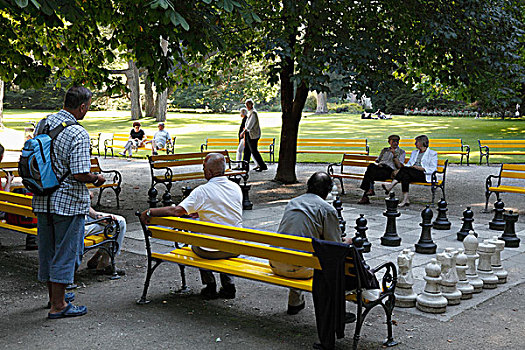 下棋,宫廷花园,花园,因斯布鲁克,提洛尔,奥地利,欧洲
