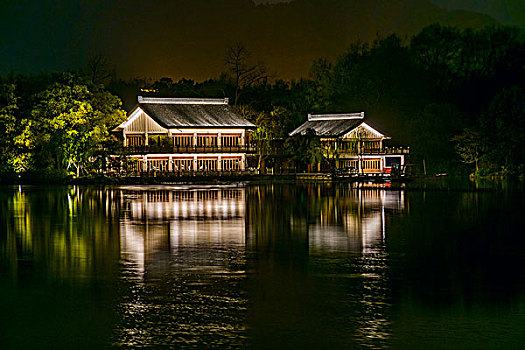 杭州花港观鱼公园夜景