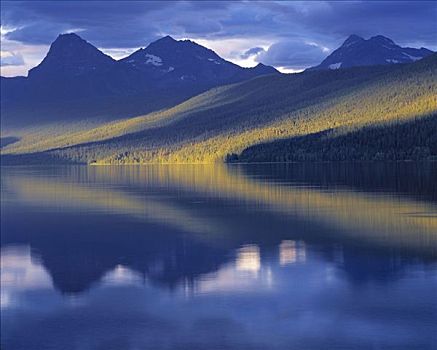 麦克唐纳湖,反射,冰川国家公园,蒙大拿