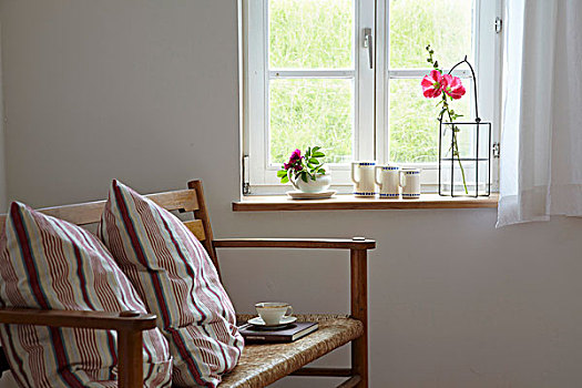 垫子,茶杯,木制长椅,仰视,窗户