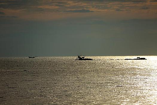 山东日照,晨光里的海边风景如画