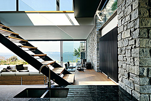 室内,留白,现代住宅,悬崖,远眺,海洋,大,玻璃,墙壁,木质,架子,漂浮,楼梯