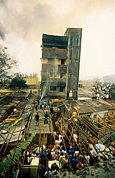 人,尝试,软管,意外,火灾,蔓延,贫民窟,达卡,孟加拉,二月,1998年