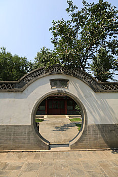 北京皇家园林颐和园耕织图景区昆明湖水操学堂致远门