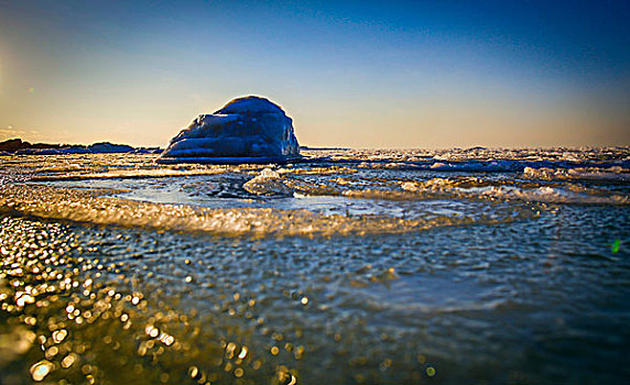 北戴河冬天海冰
