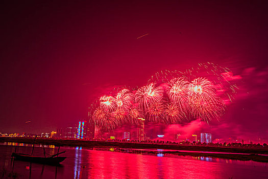 烟花,建筑群,河流,夜景,水,灯,节日