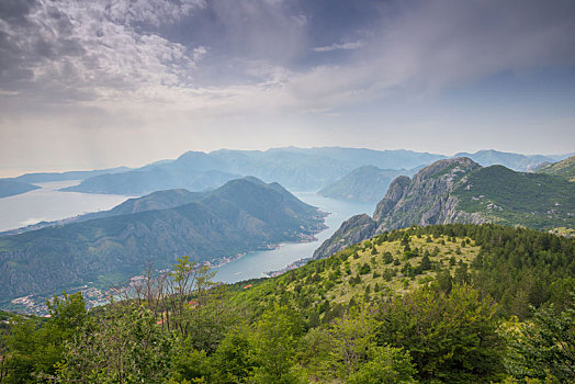 湾,黑山