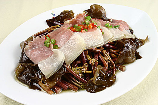 咸肉炒蕨菜