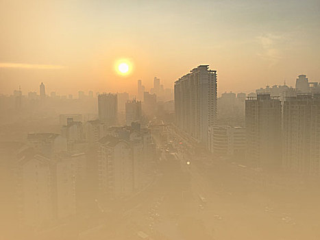 雾霾中的南宁城市建筑