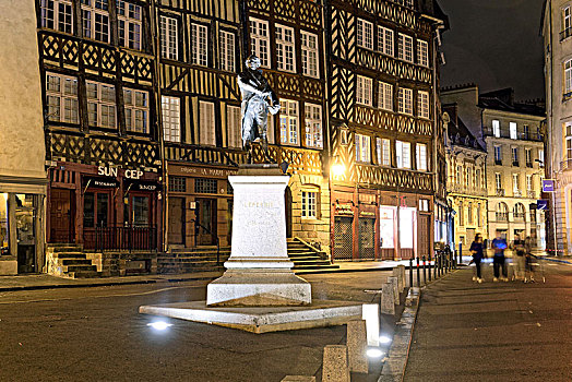 法国,伊勒-维莱讷省,雷恩,广场,半木结构房屋,17世纪,雕塑