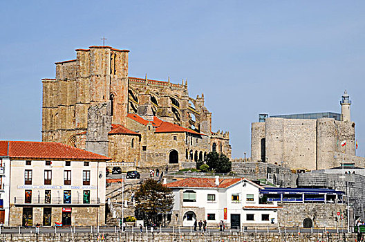 圣玛丽亚教堂,要塞,灯塔,乌迪亚莱斯堡,海湾,比斯开湾,坎塔布里亚,西班牙,欧洲