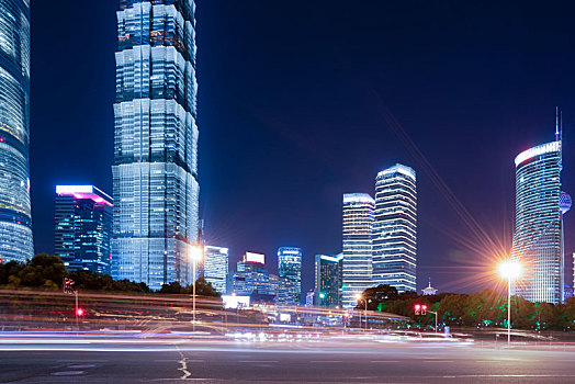 上海金融区办公楼和街道街景