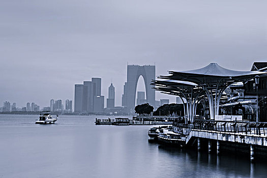 苏州金鸡湖月光码头夜色风景