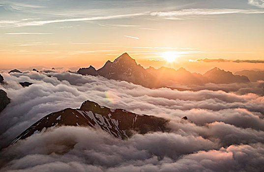 巴伐利亚阿尔卑斯山,高处,云,日出,奥伯斯多夫,巴伐利亚,德国