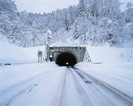 积雪,隧道