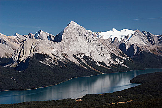 碧玉国家公园,艾伯塔省,加拿大,玛琳湖,山峦
