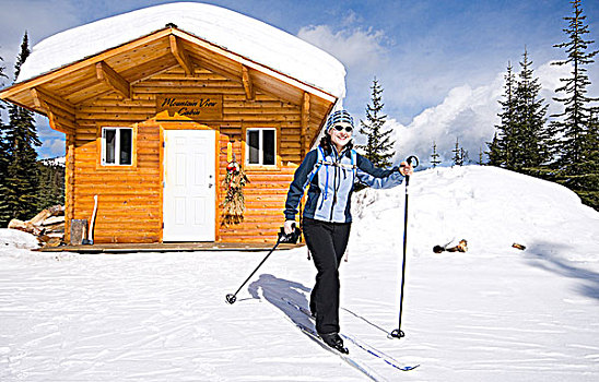 女人,越野滑雪,过去,温暖,小屋,银,星,靠近,弗农,不列颠哥伦比亚省,加拿大