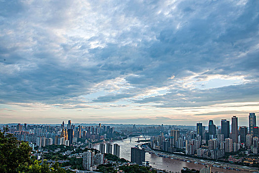 2035年夜幕降临下的重庆市城区