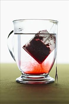 红色,茶包,浸泡,玻璃杯
