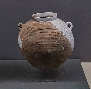 公元前仰韶文化陶罐工艺品