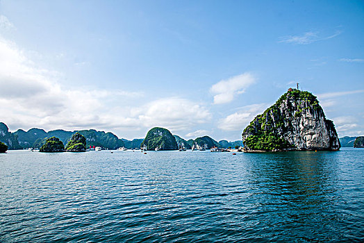 越南广宁鸿基市下龙湾海上石林