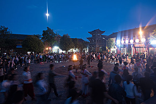 束河古镇篝火晚会