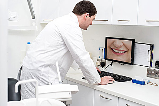 牙医,用电脑,牙科诊所