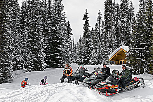 家庭,雪上汽车,太阳,顶峰,滑雪胜地,北方,不列颠哥伦比亚省,加拿大