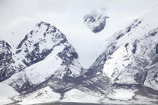 西藏日土,羌塘高原神山上的冰舌地貌