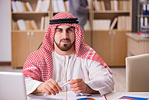 阿拉伯,商务人士,工作,笔记本电脑