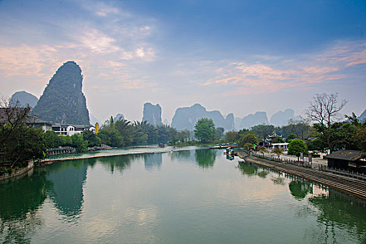 阳朔遇龙河畔风景