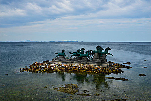 清澈的养马岛海景