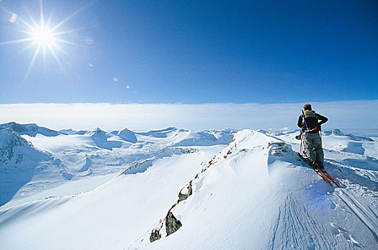 后视图,男人,滑雪,山