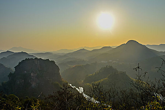 山,丹霞,河流,蓝天,黄昏,大气,田野,水电站,村庄,驴友,旅行,地质公园,丹霞地貌,绿色,灌木,树,草,水潭,素材,平面设计