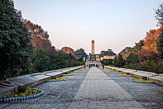 江苏南京雨花台纪念桥上远眺革命烈士纪念碑