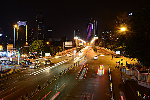 街道夜景