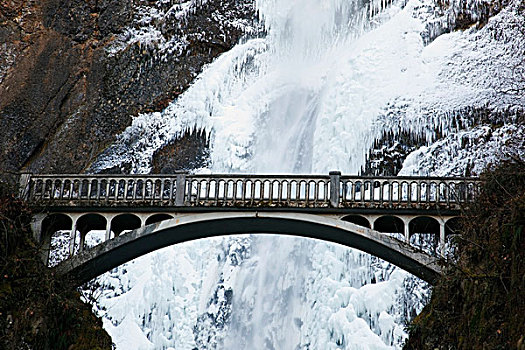 哥伦比亚河峡谷国家风景区,俄勒冈,美国,马尔特诺马瀑布,积雪,冰