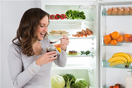 女人,吃,正面,电冰箱