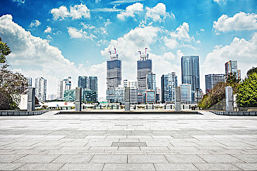 城市景观和上海的天际线从空的大理石地板