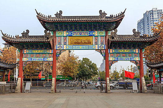 南京宝船厂遗址公园中式木牌坊