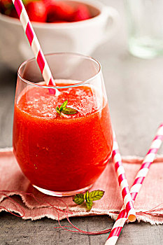 草莓,西瓜,冰沙,玻璃杯,吸管