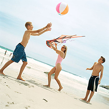 两个男孩,玩,水皮球,女人,拿着,风筝