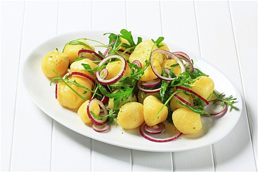 土豆,芝麻菜,洋葱