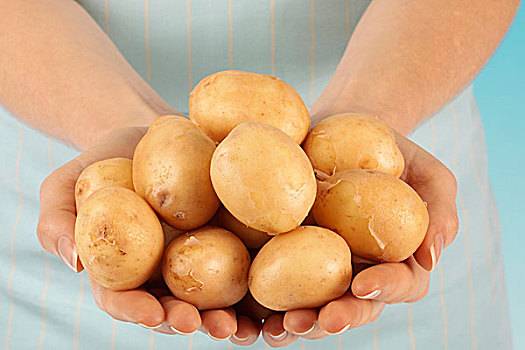 女人,拿着,新土豆