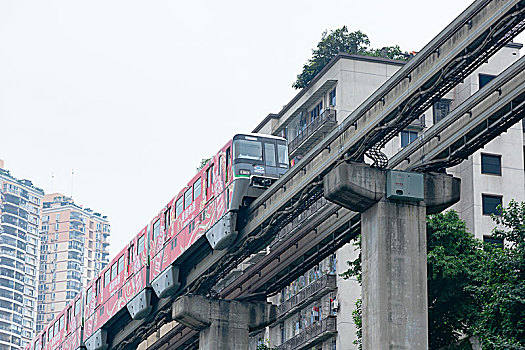 重庆李子坝地铁站地铁