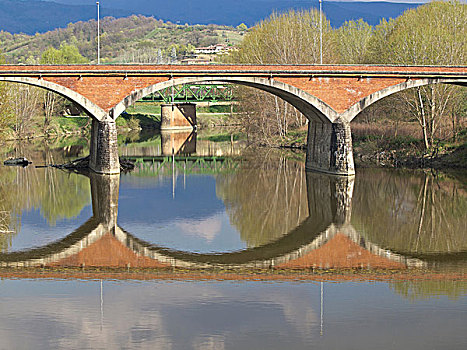 桥,阿诺河